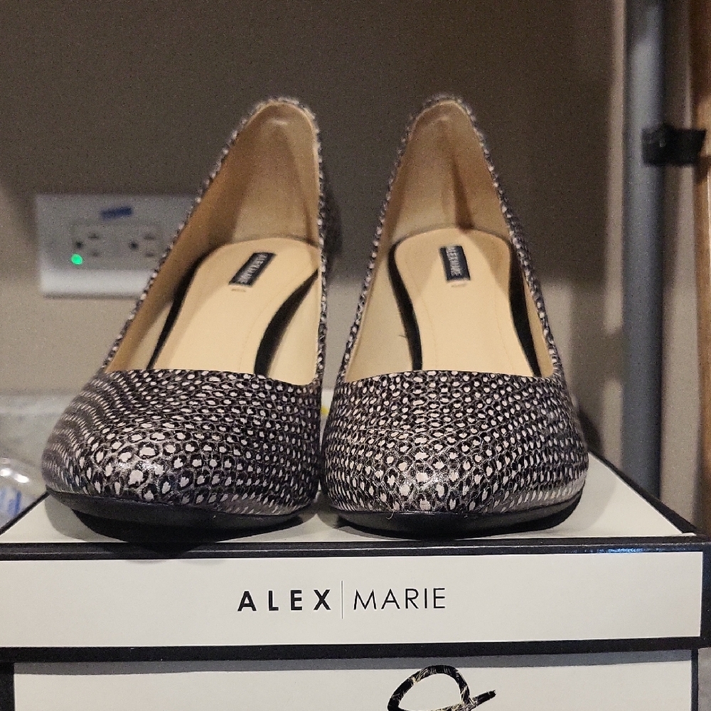 Alex Marie Textured Black and Gray Heels